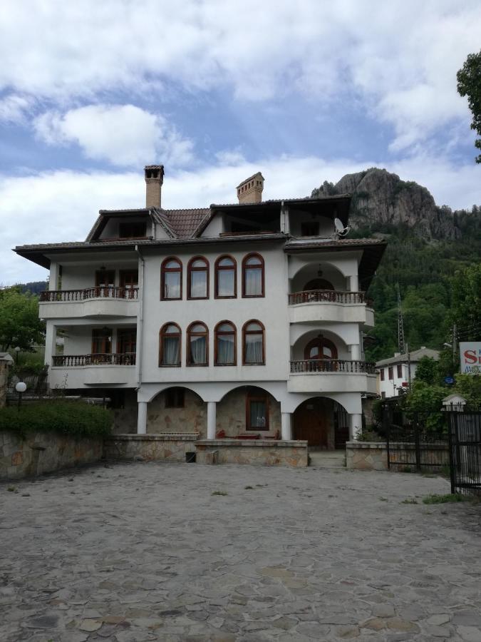 Family Hotel Silver Smolyan Exteriör bild